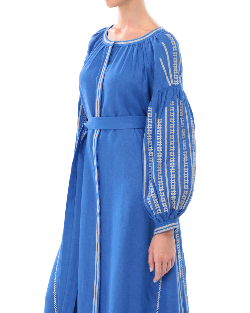 French blue linen kaftan maxi dress with white embroidery, balloon sleeves and self-tie belt, bodice detail view - Zalxndra Resort