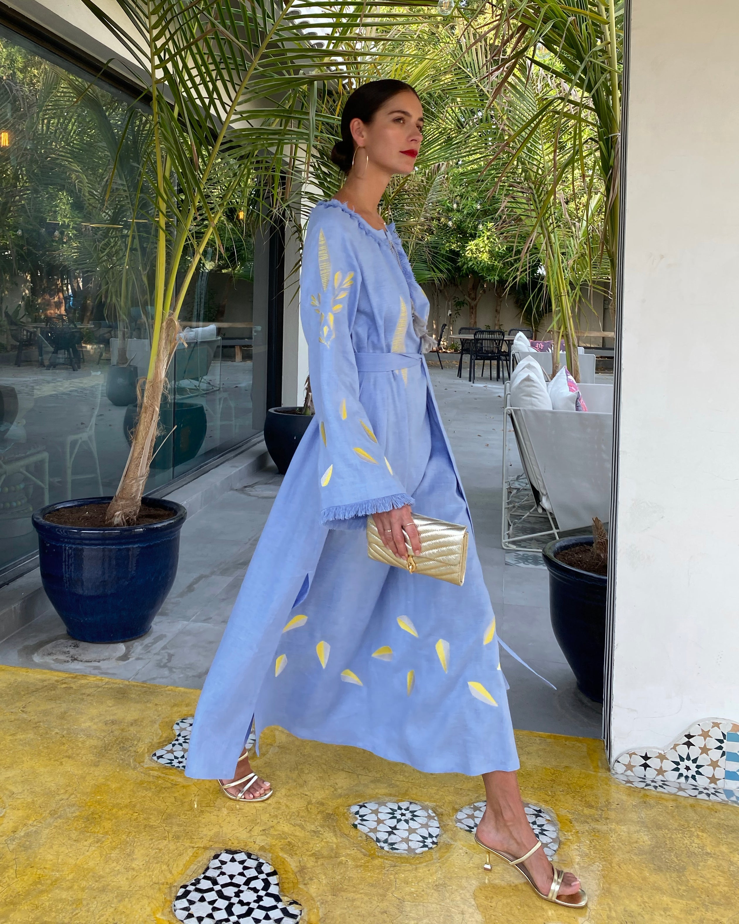 Puderblaues besticktes Maxikleid aus Leinen | ZALXNDRA